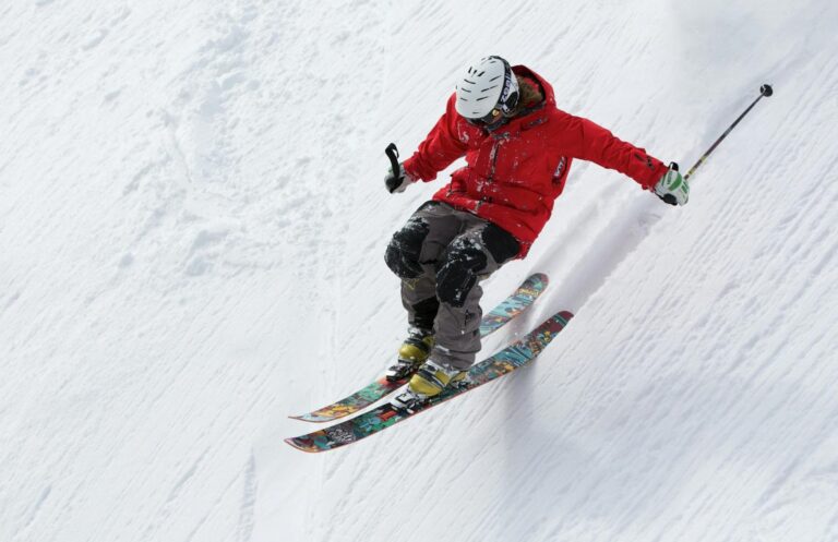 Can Skiing Cause Knee Pain? Discover 7 Key Factors and Prevention Tips
